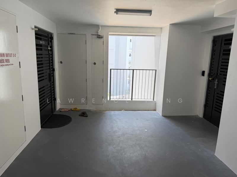 227C Bartley Walk, 227C Bartley Walk, Room Rental, 200 sqft, HDB Flat For Rent, by Lawrence Tang, 500160446 - Corridor - PropertyGuru.com.sg