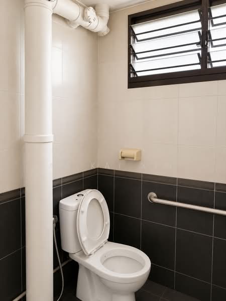 749 Yishun Street 72, 749 Yishun Street 72, 3 Bedrooms, 980 sqft, HDB Flat For Sale, by Aw Kai Xin, 500160460 - Bathroom - PropertyGuru.com.sg
