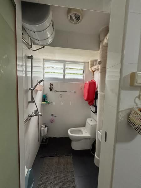 130 Ang Mo Kio Avenue 3, 130 Ang Mo Kio Avenue 3, 2 Bedrooms, 1,001 sqft, HDB Flat For Rent, by Aki ., 500160463 - Bathroom - PropertyGuru.com.sg