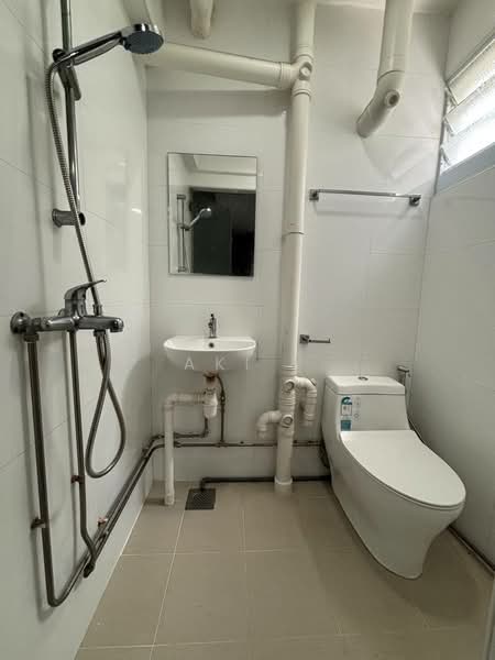 130 Ang Mo Kio Avenue 3, 130 Ang Mo Kio Avenue 3, 2 Bedrooms, 1,001 sqft, HDB Flat For Rent, by Aki ., 500160463 - Bathroom - PropertyGuru.com.sg