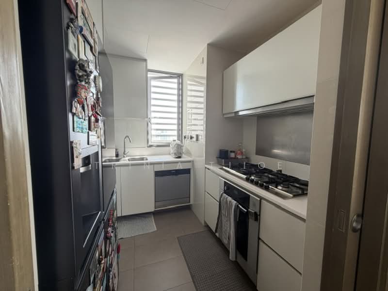 Starlight Suites, 11 River Valley Close, 4 Bedrooms, 3,755 sqft, Condominium For Rent, by Trinia Tjioe, 500160478 - Kitchen - PropertyGuru.com.sg