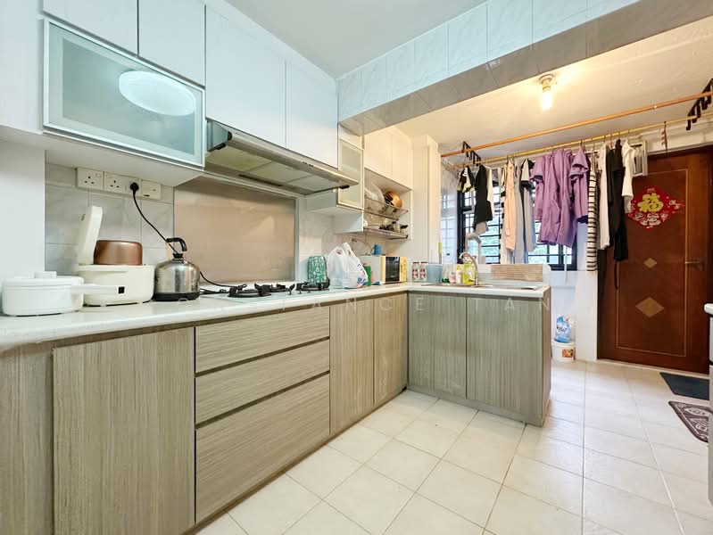 235 Lorong 8 Toa Payoh, 235 Lorong 8 Toa Payoh, 2 Bedrooms, 700 sqft, HDB Flat For Sale, by Constance Tan, 500160492 - Kitchen - PropertyGuru.com.sg