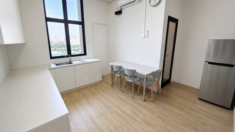 Tradehub 21, 18 Boon Lay Way, 4,004 sqft, Light Industrial (B1) For Sale, by Ivy Tham, 500160494 - Kitchen - CommercialGuru.com.sg