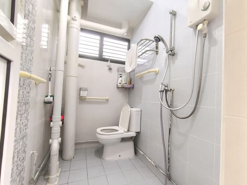 272 Tampines Street 22, 272 Tampines Street 22, Room Rental, 130 sqft, HDB Flat For Rent, by Kay HO  何杰彬, 500160509 - Bathroom - PropertyGuru.com.sg