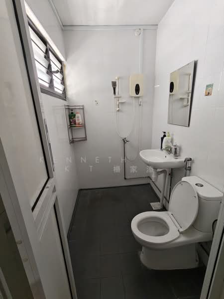 770 Yishun Avenue 3, 770 Yishun Avenue 3, Room Rental, 100 sqft, HDB Flat For Rent, by Kenneth Yeo K T 楊家添, 500160540 - Bathroom - PropertyGuru.com.sg