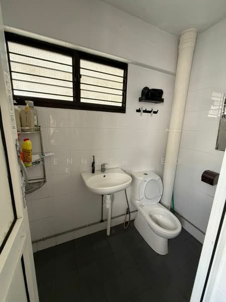 770 Yishun Avenue 3, 770 Yishun Avenue 3, Room Rental, 100 sqft, HDB Flat For Rent, by Kenneth Yeo K T 楊家添, 500160540 - Common Bathroom - PropertyGuru.com.sg