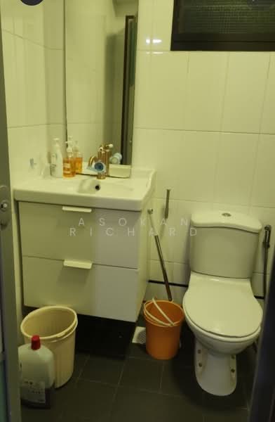 208A Clementi Avenue 6, 208A Clementi Avenue 6, Buona Vista / West Coast / Clementi New Town, Room Rental, 160 sqft, HDB Flat For Rent, by Asokan Richard, 500160541 - Bathroom - PropertyGuru.com.sg