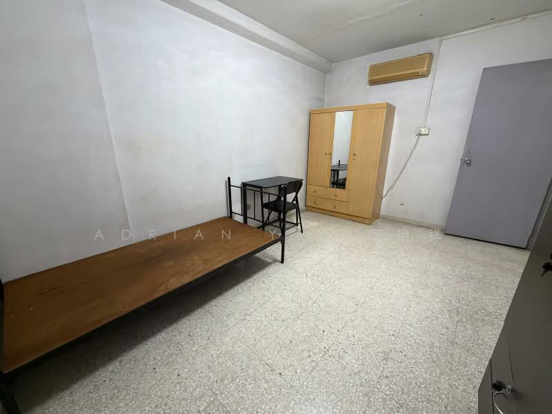 218 Tampines Street 24, 218 Tampines Street 24, Room Rental, 200 sqft, HDB Flat For Rent, by Adrian Yap 葉启祥, 500160543 - Bedroom - PropertyGuru.com.sg