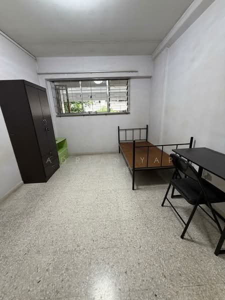218 Tampines Street 24, 218 Tampines Street 24, Room Rental, 200 sqft, HDB Flat For Rent, by Adrian Yap 葉启祥, 500160543 - Bedroom - PropertyGuru.com.sg