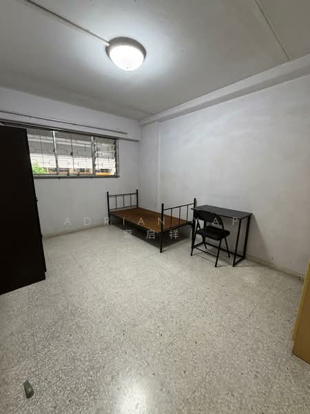 218 Tampines Street 24, 218 Tampines Street 24, Room Rental, 200 sqft, HDB Flat For Rent, by Adrian Yap 葉启祥, 500160543 - Bedroom - PropertyGuru.com.sg