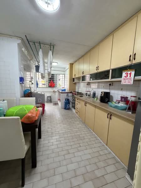 218 Tampines Street 24, 218 Tampines Street 24, Room Rental, 200 sqft, HDB Flat For Rent, by Adrian Yap 葉启祥, 500160543 - Kitchen - PropertyGuru.com.sg