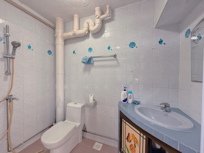 427 Woodlands Street 41, 427 Woodlands Street 41, 3 Bedrooms, 1,076 sqft, HDB Flat For Sale, by Thomas Teo, 500160548 - Bathroom - PropertyGuru.com.sg