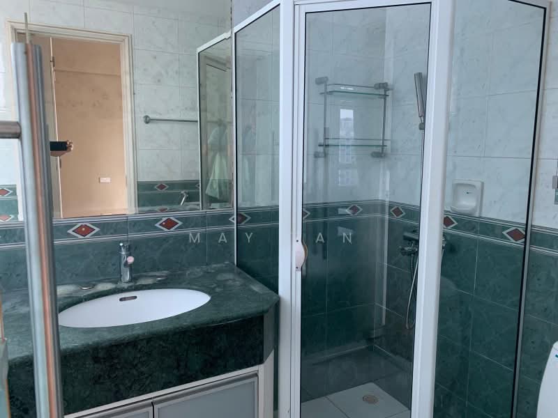 Tiara, 1 Kim Seng Walk, 3 Bedrooms, 1,281 sqft, Apartment For Sale, by May Tan, 500160549 - Common Bathroom - PropertyGuru.com.sg