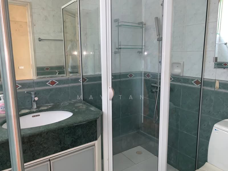 Tiara, 1 Kim Seng Walk, 3 Bedrooms, 1,281 sqft, Apartment For Sale, by May Tan, 500160549 - Common Bathroom - PropertyGuru.com.sg
