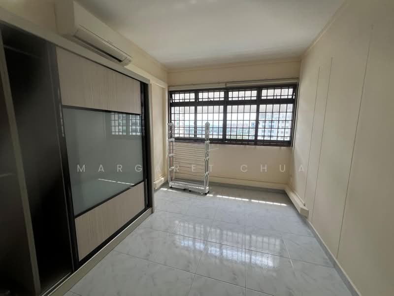 155 Lorong 1 Toa Payoh, 155 Lorong 1 Toa Payoh, 3 Bedrooms, 1,087 sqft, HDB Flat For Rent, by Margaret Chua, 500160561 - Balcony - PropertyGuru.com.sg