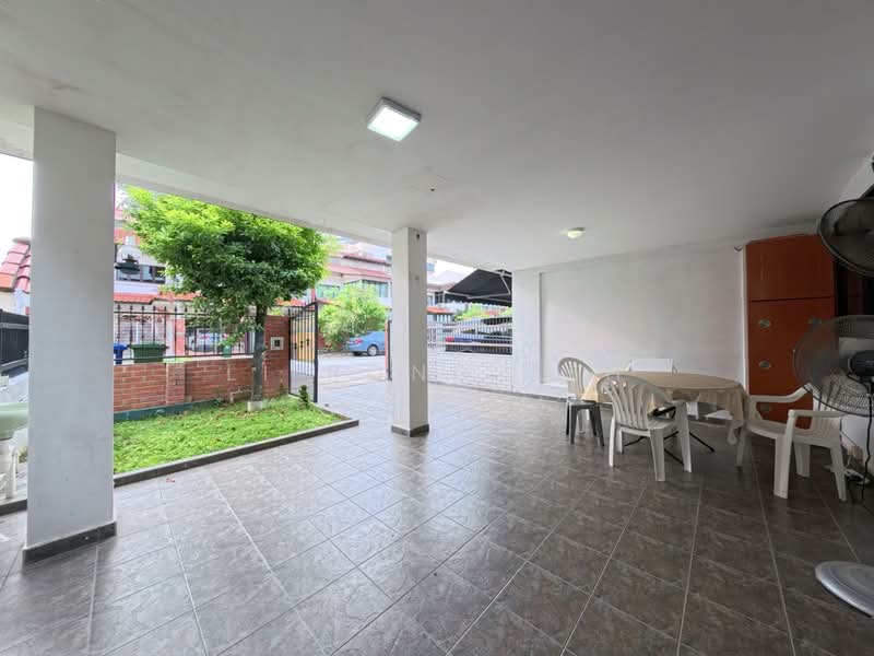 ATTRACTIVE! REGULAR FREEHOLD PLOT! WALK TO VIBRANT KATONG! 1KM TO TAO NAN, Duku Road / Tembeling Road / Everitt Road / Still Road / Joo Chiat Road, 4 Bedrooms, 2,010 sqft, Terraced House For Sale, by Li Rong Teh, 500160579 - Exterior - PropertyGuru.com.sg