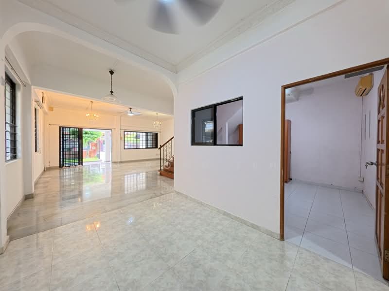 ❤️ REGULAR FREEHOLD PLOT! WALK TO VIBRANT KATONG! 1KM TO TAO NAN, Duku Road / Tembeling Road / Everitt Road / Still Road / Joo Chiat Road, 4 Bedrooms, 2,010 sqft, Terraced House For Sale, by Li Rong Teh, 500160579 - Living Room - PropertyGuru.com.sg