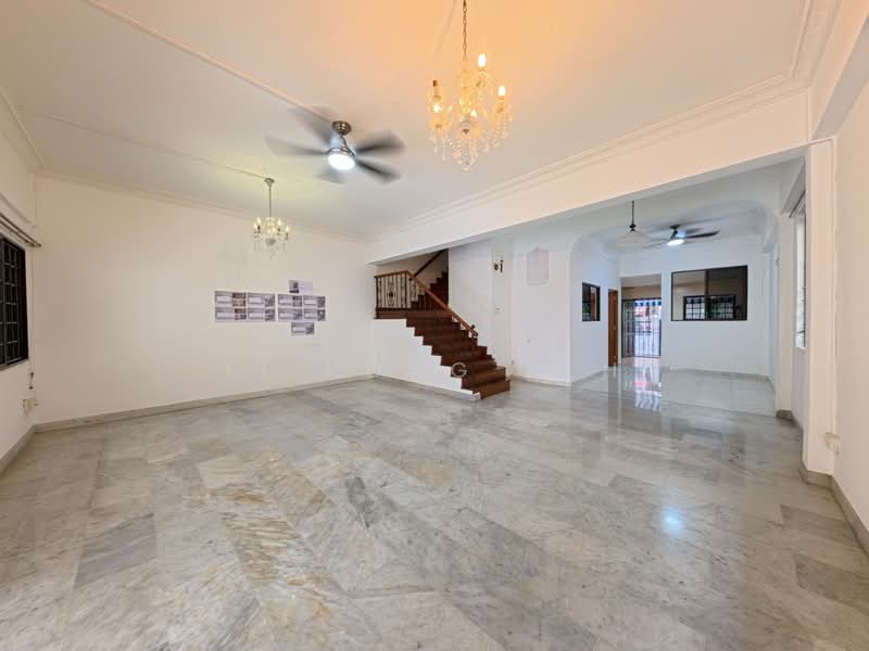 ❤️ REGULAR FREEHOLD PLOT! WALK TO VIBRANT KATONG! 1KM TO TAO NAN, Duku Road / Tembeling Road / Everitt Road / Still Road / Joo Chiat Road, 4 Bedrooms, 2,010 sqft, Terraced House For Sale, by Li Rong Teh, 500160579 - Living Room - PropertyGuru.com.sg