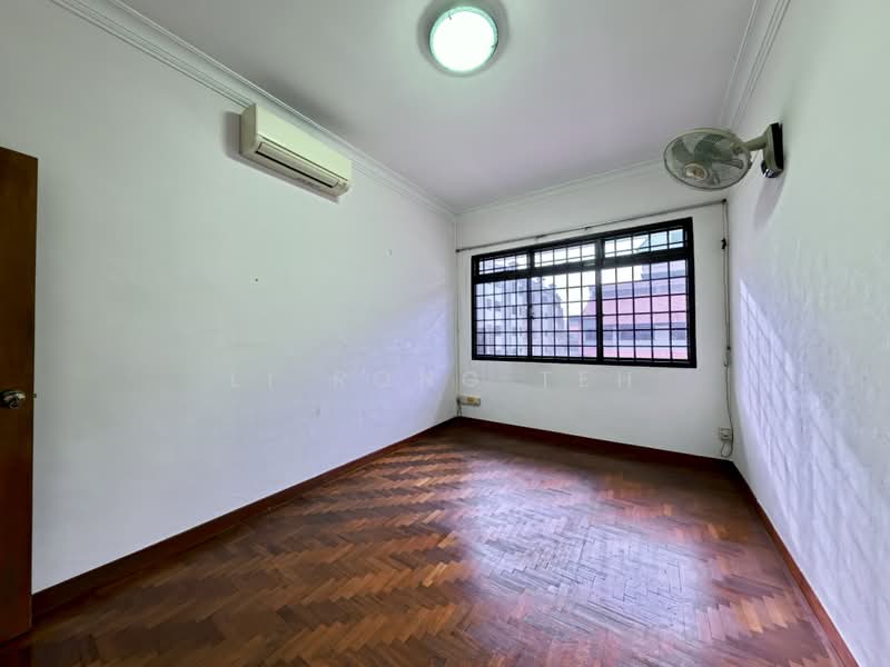 ATTRACTIVE! REGULAR FREEHOLD PLOT! WALK TO VIBRANT KATONG! 1KM TO TAO NAN, Duku Road / Tembeling Road / Everitt Road / Still Road / Joo Chiat Road, 4 Bedrooms, 2,010 sqft, Terraced House For Sale, by Li Rong Teh, 500160579 - PropertyGuru.com.sg
