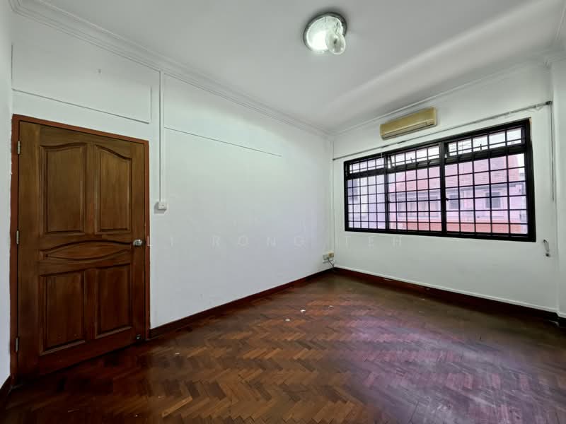 ATTRACTIVE! REGULAR FREEHOLD PLOT! WALK TO VIBRANT KATONG! 1KM TO TAO NAN, Duku Road / Tembeling Road / Everitt Road / Still Road / Joo Chiat Road, 4 Bedrooms, 2,010 sqft, Terraced House For Sale, by Li Rong Teh, 500160579 - PropertyGuru.com.sg