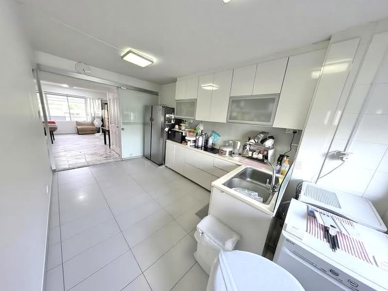 Cheap Move In Condition Next to MRT, , 2 Bedrooms, 796 sqft, HDB Flat For Sale, by Joseph Ng 黄德顺, 500160592 - Kitchen - PropertyGuru.com.sg