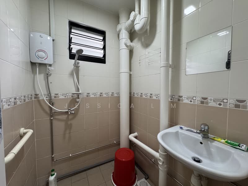 468 North Bridge Road, 468 North Bridge Road, Room Rental, 200 sqft, HDB Flat For Rent, by Jessica Lim, 500160614 - Bathroom - PropertyGuru.com.sg