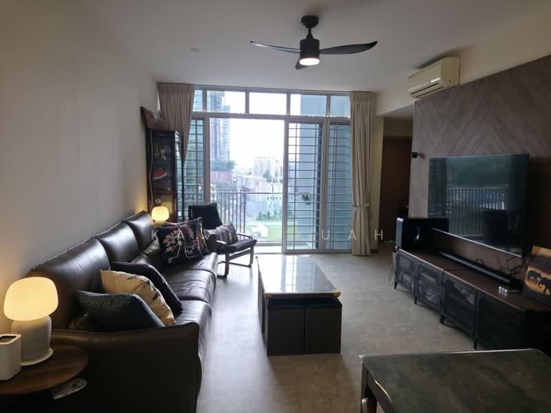 Hillvista, 1 Elizabeth Drive, 2 Bedrooms, 948 sqft, Condominium For Sale, by Kavin Kuah, 500160616 - Living Room - PropertyGuru.com.sg
