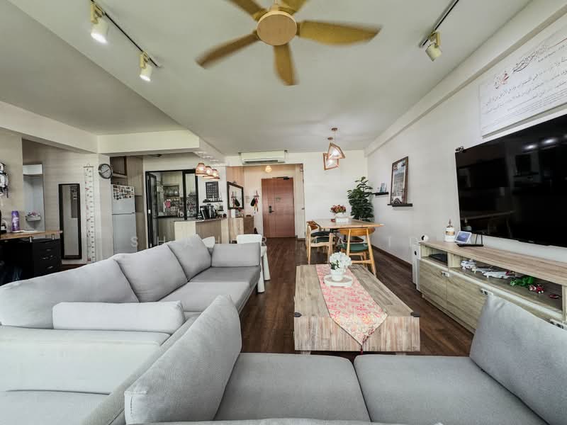 217A Sumang Walk, 217A Sumang Walk, 3 Bedrooms, 1,206 sqft, HDB Flat For Sale, by Shahir Majid, 500160625 - Living Room - PropertyGuru.com.sg