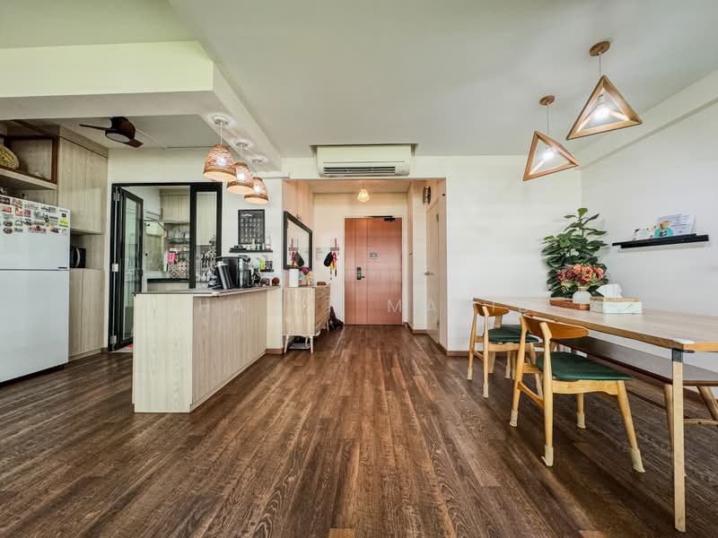 217A Sumang Walk, 217A Sumang Walk, 3 Bedrooms, 1,206 sqft, HDB Flat For Sale, by Shahir Majid, 500160625 - Living Room - PropertyGuru.com.sg