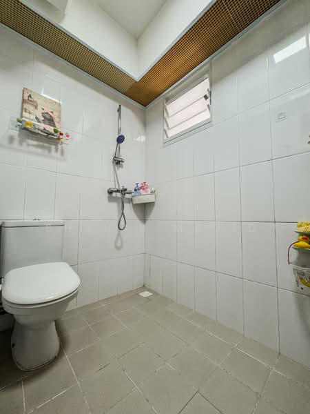 217A Sumang Walk, 217A Sumang Walk, 3 Bedrooms, 1,206 sqft, HDB Flat For Sale, by Shahir Majid, 500160625 - Bathroom - PropertyGuru.com.sg