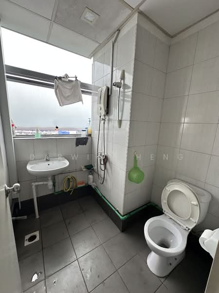 Northstar @ Amk, 7030 Ang Mo Kio Avenue 5, 1,948 sqft, Light Industrial (B1) For Sale, by Darwin Zheng Jie, 500160634 - Bathroom - CommercialGuru.com.sg
