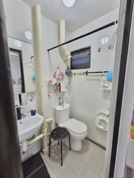 23 Marsiling Drive, 23 Marsiling Drive, 2 Bedrooms, 721 sqft, HDB Flat For Sale, by Sapphire Lee, 500160638 - Bathroom - PropertyGuru.com.sg