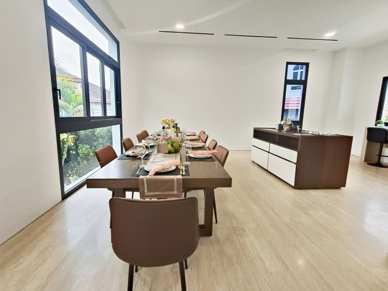 Luxury Detached Home at District 10, Within 1km to Henry Park Primary School, Grove Drive, 5 Bedrooms, 12,110 sqft, Detached House For Sale, by Kerrine Thong, 500160640 - Dining Room  - PropertyGuru.com.sg