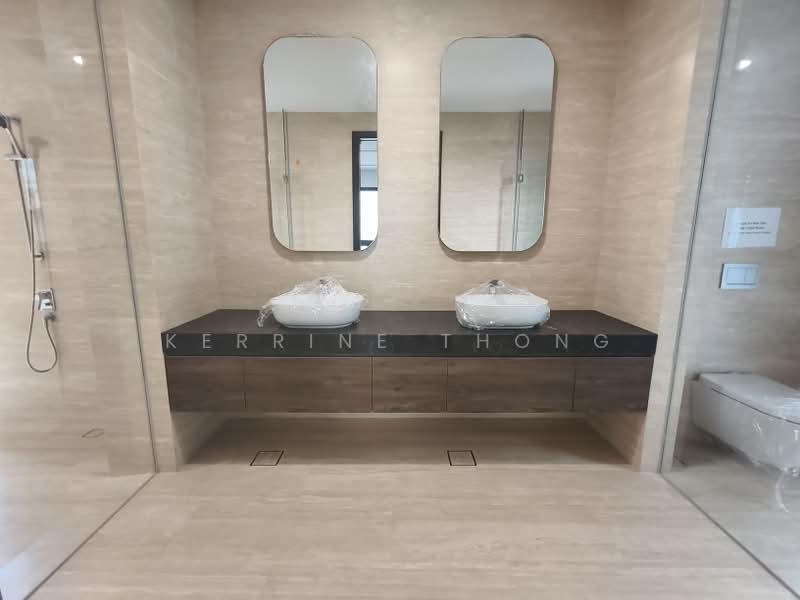 Luxury Detached Home at District 10, Within 1km to Henry Park Primary School, Grove Drive, 5 Bedrooms, 12,110 sqft, Detached House For Sale, by Kerrine Thong, 500160640 - Bathroom - PropertyGuru.com.sg
