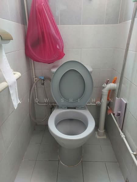 28 New Upper Changi Road, 28 New Upper Changi Road, Room Rental, 100 sqft, HDB Flat For Rent, by Liow Shi Han, 500160641 - Bathroom - PropertyGuru.com.sg