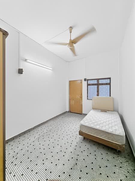East Grove, 420 East Coast Road, 3 Bedrooms, 882 sqft, Condominium For Sale, by Clarence Foo 符策铭, 500160654 - Bedroom - PropertyGuru.com.sg