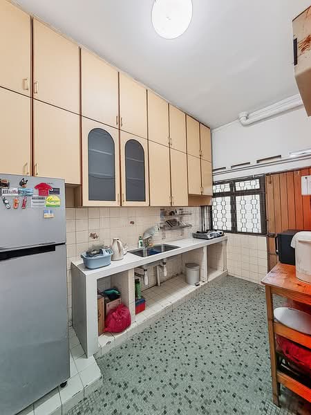 East Grove, 420 East Coast Road, 3 Bedrooms, 882 sqft, Condominium For Sale, by Clarence Foo 符策铭, 500160654 - Kitchen - PropertyGuru.com.sg