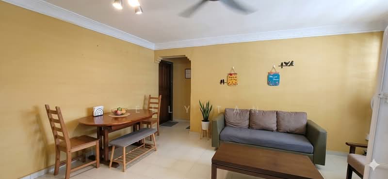 406 Hougang Avenue 10, 406 Hougang Avenue 10, 3 Bedrooms, 979 sqft, HDB Flat For Sale, by Kelly Tan, 500160659 - Living Room - PropertyGuru.com.sg