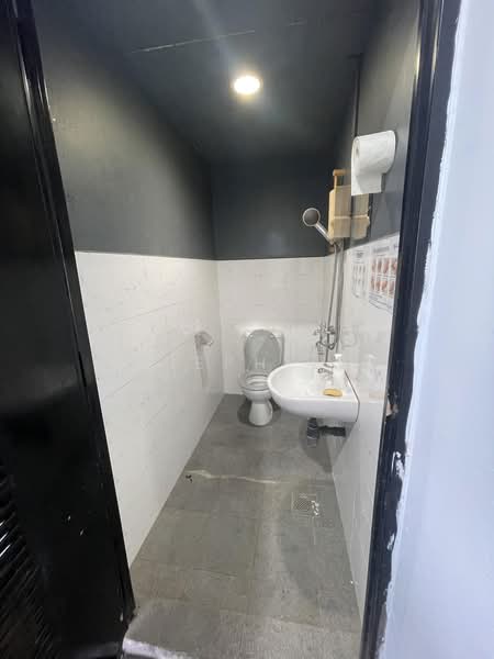 I-Lofts @ Changi, 15 Changi North Street 1, 6,726 sqft, Factory / Workshop (B2) For Sale, by Joseph Lim, 500160663 - Bathroom - CommercialGuru.com.sg