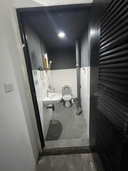 I-Lofts @ Changi, 15 Changi North Street 1, 6,726 sqft, Factory / Workshop (B2) For Sale, by Joseph Lim, 500160663 - Bathroom - CommercialGuru.com.sg