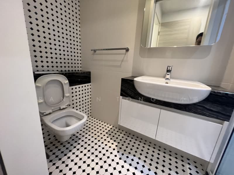 Sophia Hills, 5 Mount Sophia, 2 Bedrooms, 700 sqft, Condominium For Sale, by Brandon Tong  小董, 500160665 - Bathroom - PropertyGuru.com.sg