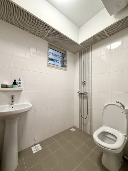 322B Sumang Walk, 322B Sumang Walk, 3 Bedrooms, 1,001 sqft, HDB Flat For Sale, by Wayne Tan, 500160678 - Bathroom - PropertyGuru.com.sg