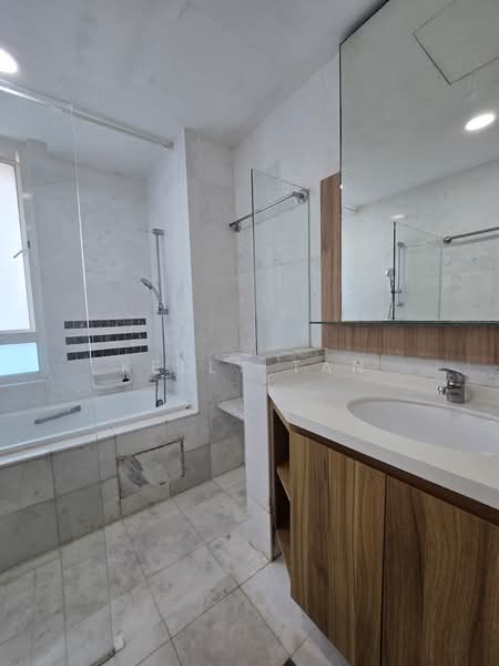 Dahlia Park Condo, 1 Flora Drive, 3 Bedrooms, 1,270 sqft, Condominium For Rent, by Kelly Tan, 500160686 - Bathroom - PropertyGuru.com.sg
