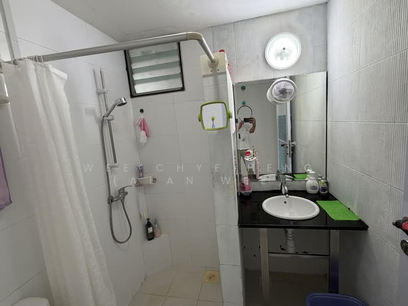 Park Green, 2 Rivervale Link, 3 Bedrooms, 1,195 sqft, Condominium For Sale, by Wee Chye Heng (Alan Wee), 500160700 - Bathroom - PropertyGuru.com.sg