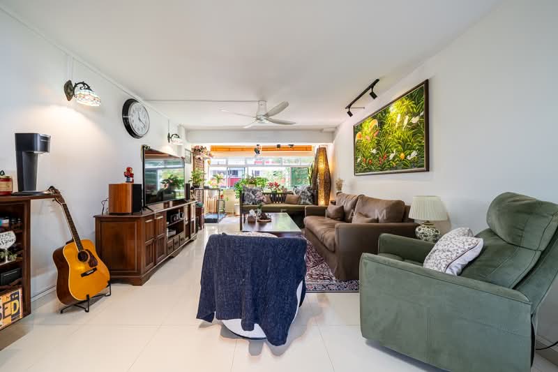 249 Hougang Avenue 3, 249 Hougang Avenue 3, 3 Bedrooms, 1,345 sqft, HDB Flat For Sale, by Eunice Lam, 500160703 - Living Room - PropertyGuru.com.sg
