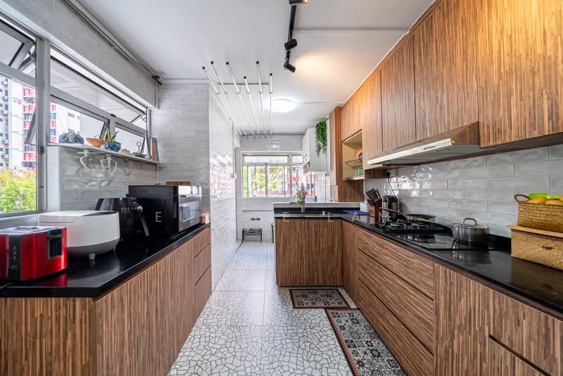 249 Hougang Avenue 3, 249 Hougang Avenue 3, 3 Bedrooms, 1,345 sqft, HDB Flat For Sale, by Eunice Lam, 500160703 - Kitchen - PropertyGuru.com.sg