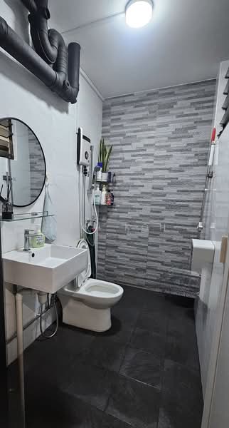 511 Jelapang Road, 511 Jelapang Road, 3 Bedrooms, 1,292 sqft, HDB Flat For Sale, by LiLi Koh, 500160711 - Bathroom - PropertyGuru.com.sg