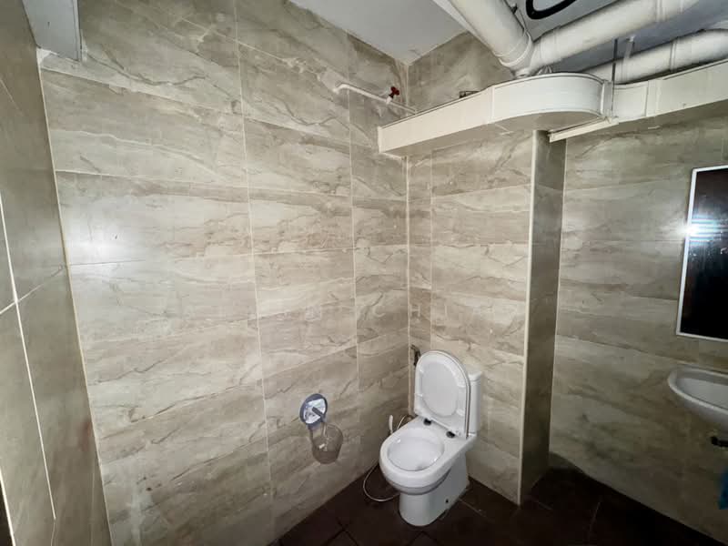 Win5 @ Yishun, 15 Yishun Industrial Street 1, 4,736 sqft, Light Industrial (B1) For Sale, by Alvin Chiam, 500160714 - Bathroom - CommercialGuru.com.sg