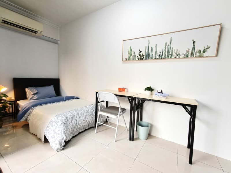 Pine Grove, 1L Pine Grove, Room Rental, 130 sqft, Condominium For Rent, by Tay Shaoqi, 500160724 - Room 5 - PropertyGuru.com.sg