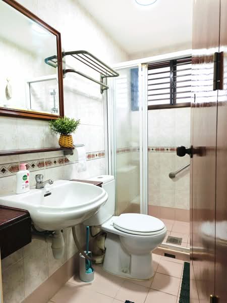 Pine Grove, 1L Pine Grove, Room Rental, 130 sqft, Condominium For Rent, by Tay Shaoqi, 500160724 - Common Bathroom - PropertyGuru.com.sg